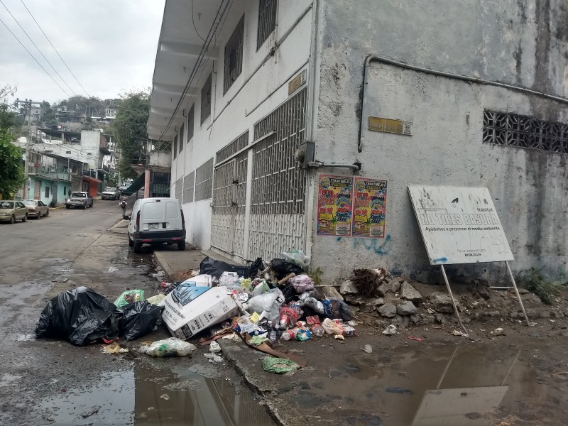 Vecinos de la Vicente Guerrero afectados por basurero