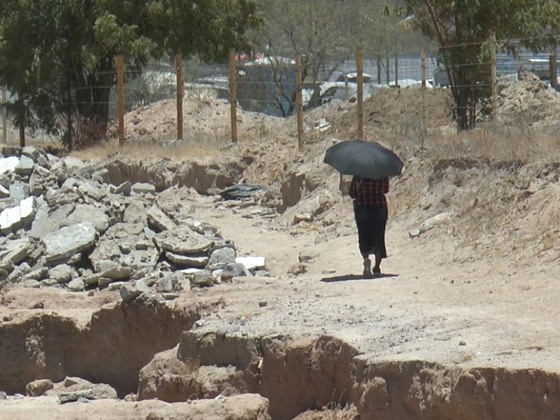 Vecinos de loma bonita, denuncian deslave en salida de colonia