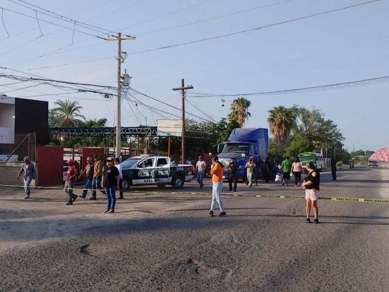 Vecinos de los Arroyos bloquean carretera ante hartazgo social