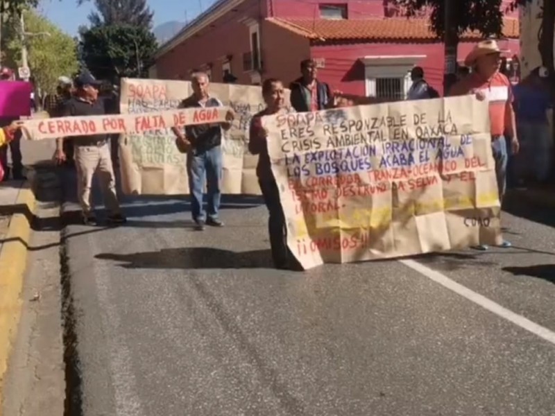 Vecinos de Mexicapam; bloquean tras 40 días sin agua potable