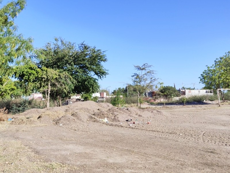 Vecinos de Praderas exigen reubicar construcción de Infonavit