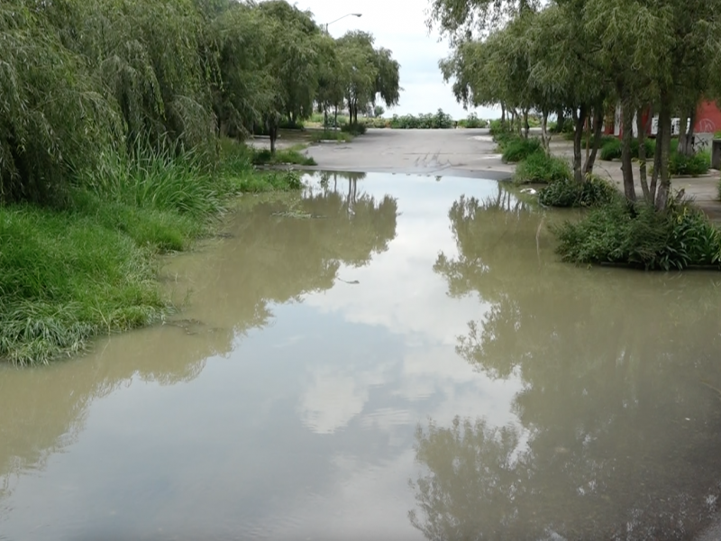 Vecinos de Rancho San Juan viven entre aguas grises