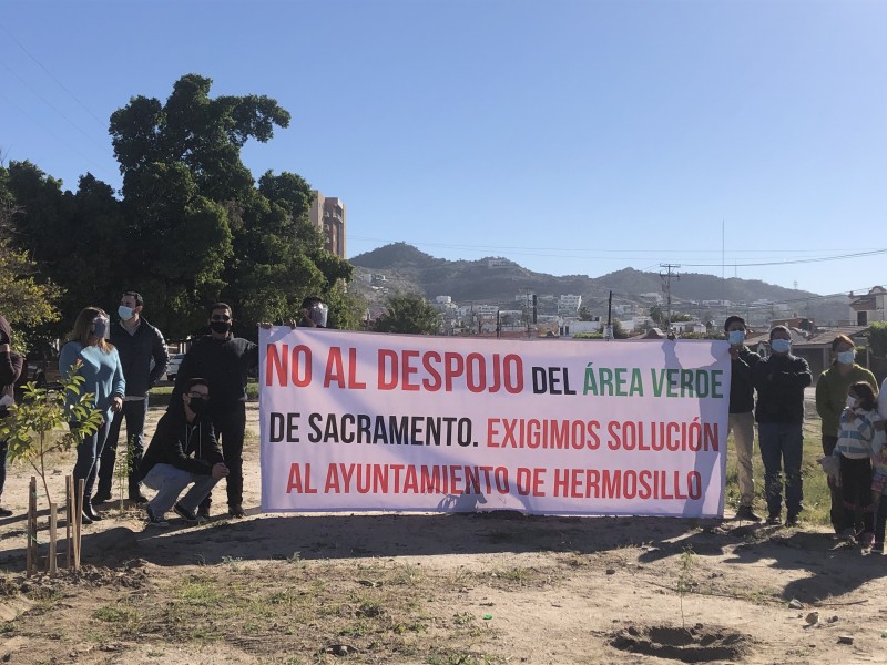 Denuncian vecinos de Sacramento Residencial despojo de área verde