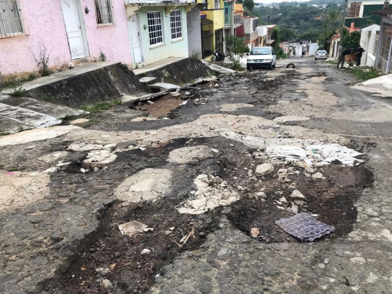 Vecinos de Santa Rosa se quejan de calles destruidas