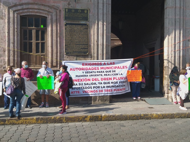 Vecinos de Tres Puentes toman Ayuntamiento de Morelia