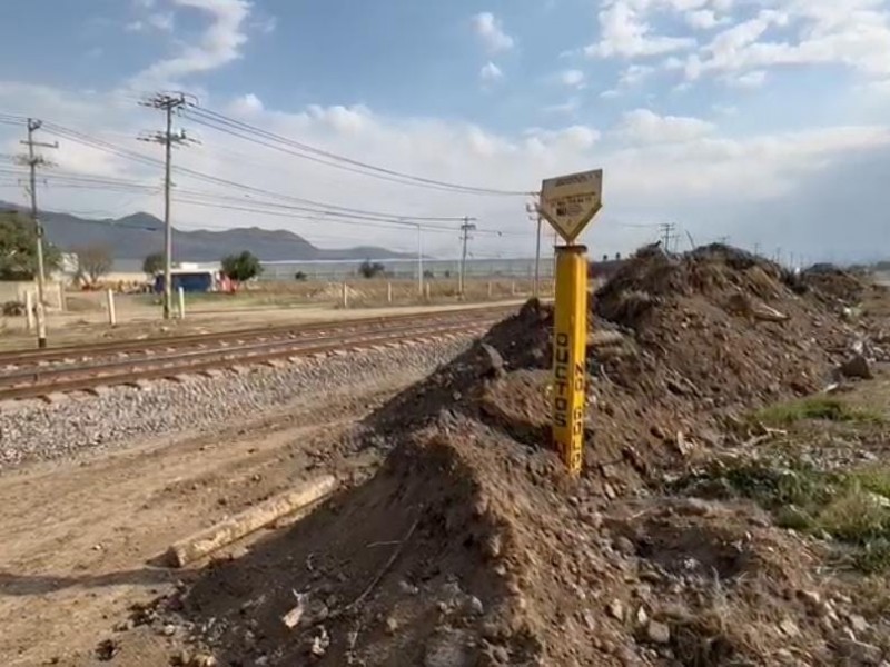 Vecinos de Tultepec paran obras del Tren Suburbano