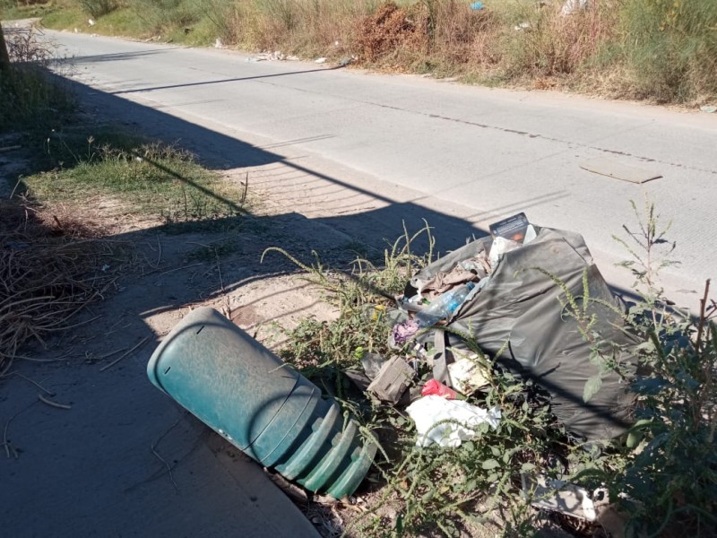 Vecinos de Urbi del Bosque cansados de vivir entre basureros