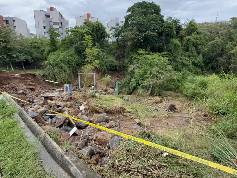 Vecinos de Valle Real urgen ayuda tras inundación