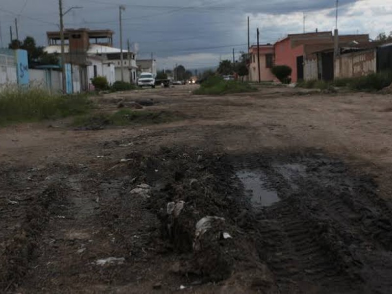 VECINOS DE  VIVAH REFORMA SOLICITAN PAVIMENTACIÓN EN SU COLONIA