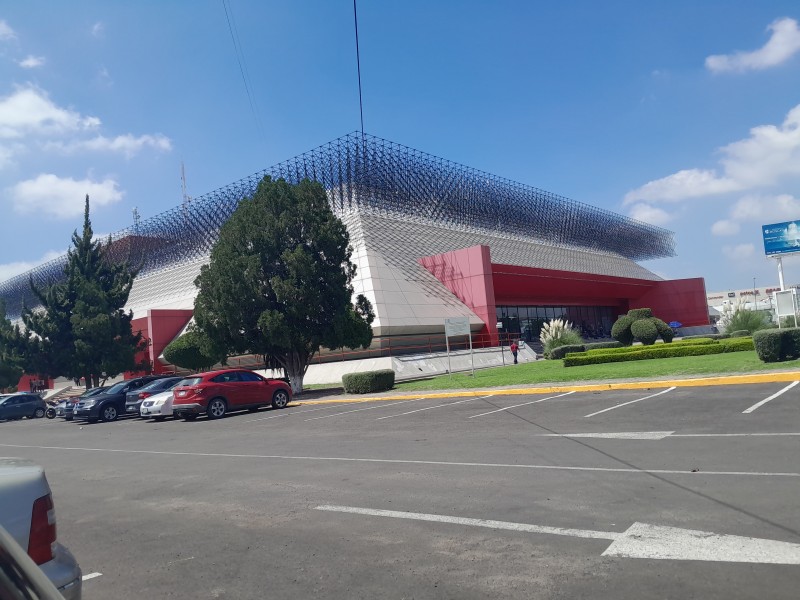 Vecinos del auditorio Josefa se ven afectados con cocheras bloqueadas