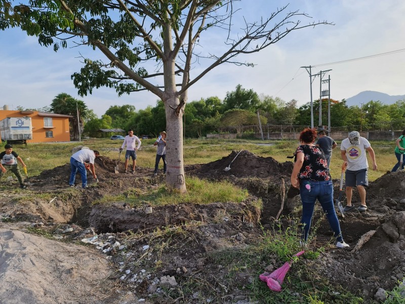Vecinos del fraccionamiento Jacarandas defendieron Ceiba de ser removida
