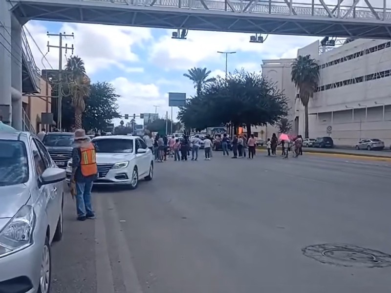 Vecinos del oriente bloquean SIMAS; llevan más de un año sin agua