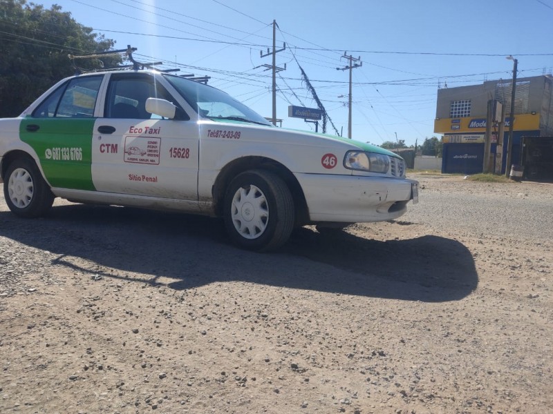 Vecinos del Tecomate denuncian olvido en mantenimiento de calles