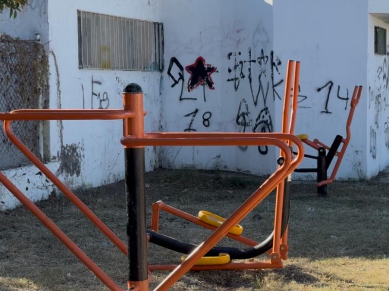 Vecinos denuncian abandono total en la unidad deportiva Francisco Villa