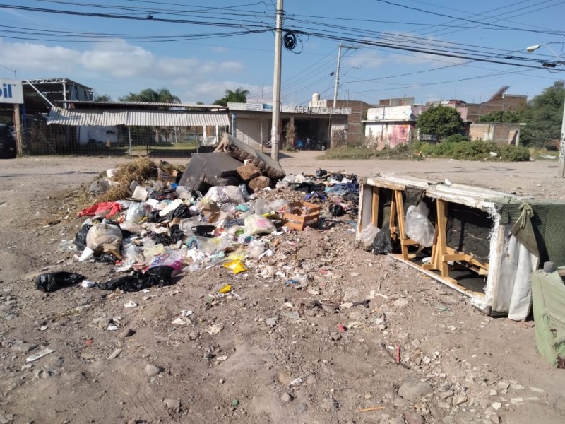 Vecinos denuncian acumulación de basura en Villas de San Nicolás