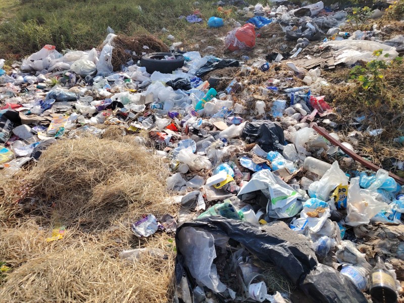 Vecinos denuncian basurero clandestino en Santa Ana Tlapaltitlán