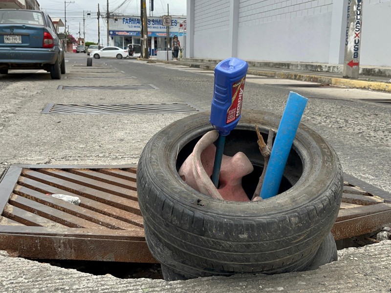 Vecinos denuncian deterioro de tragatormentas en Infonavit CANACO