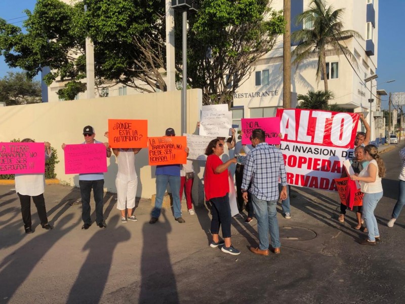 Vecinos denuncian invasión de terrenos