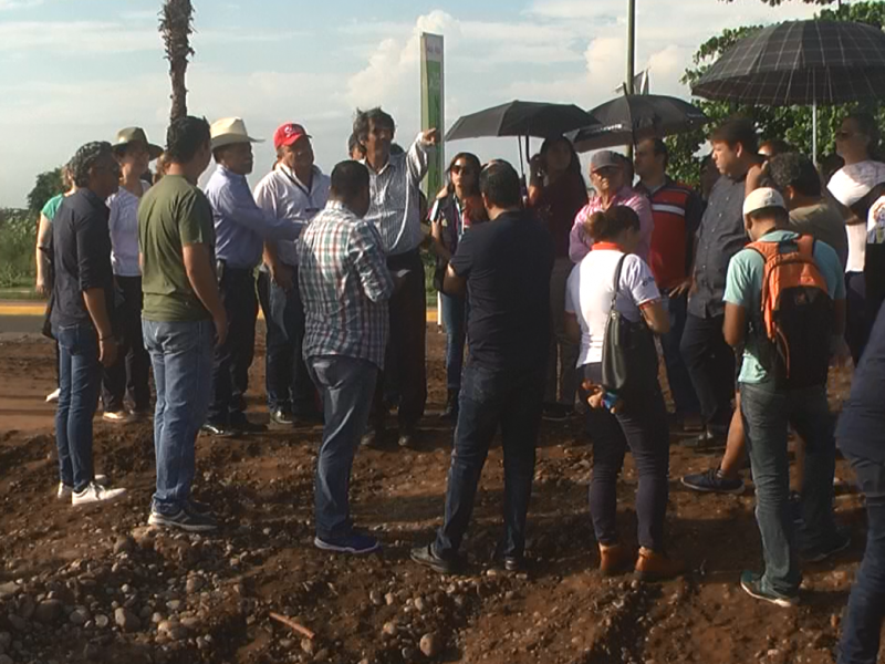 Vecinos detienen construcción en Valle Alto
