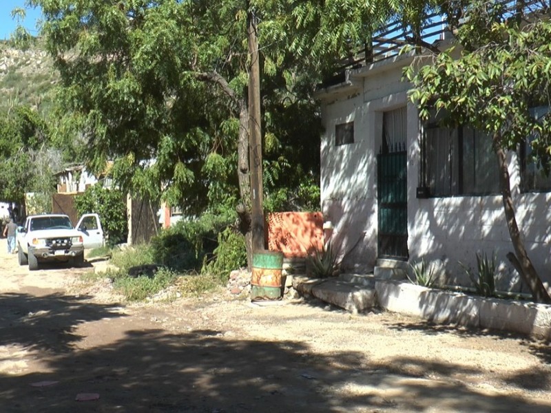 Vecinos en colonia Cruz de Piedra continúan sin servicios básicos