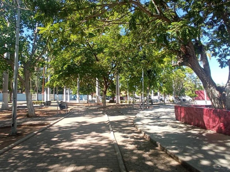 Vecinos exigen instalación de luminarias y seguridad en parque IMA