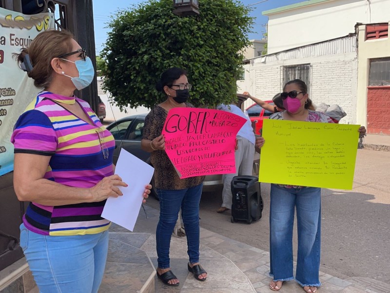 Vecinos exigen pavimentación y drenaje en Valle Dorado