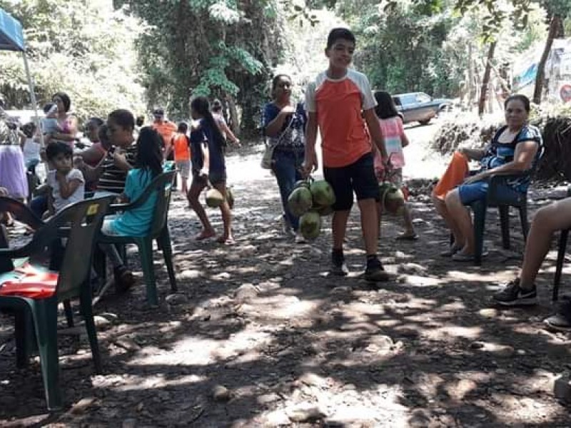 Vecinos instalaron plantón en playa 