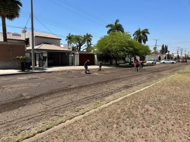 Vecinos pagan 40 mil para que rehabiliten su calle