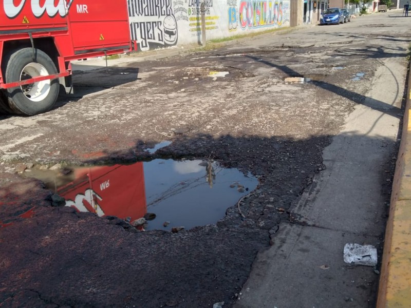 Vecinos piden a ciudanía  reportar  calle Tacubaya