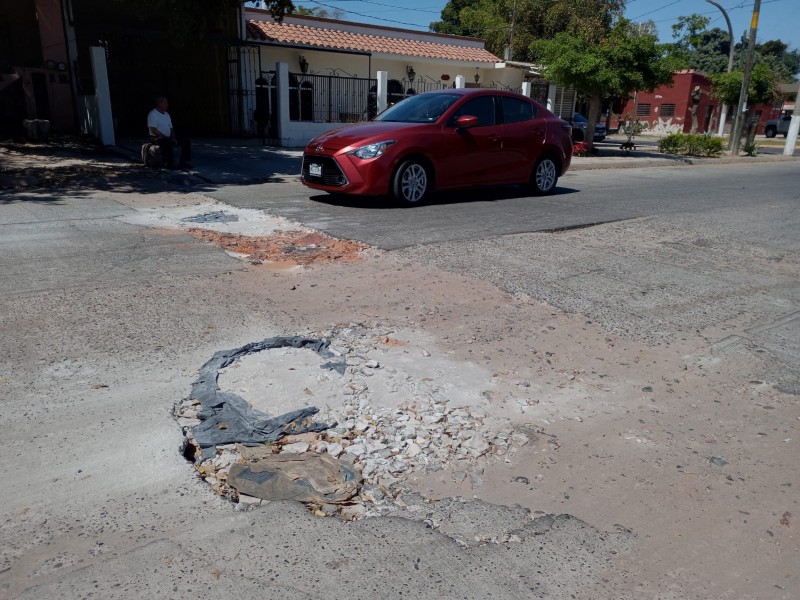 Vecinos piden reparación de calle en Rendón y Belisario Domínguez