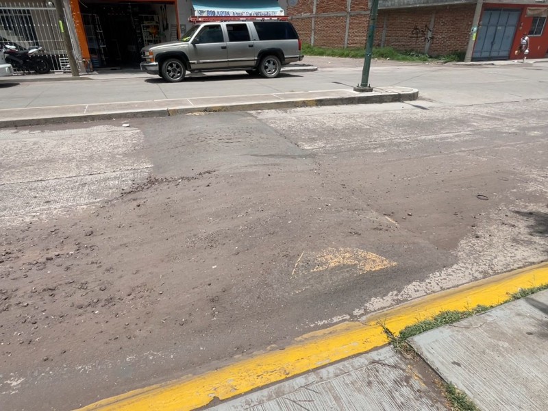 Vecinos piden repintar topes en la colonia 18 de marzo