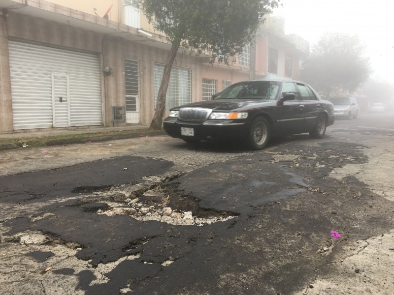 Vecinos reclaman por insuficiente reparación de calle