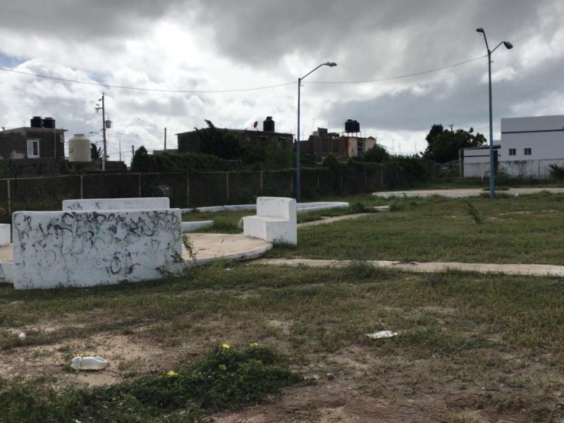 Vecinos reportan parque abandonado en colonia el Caribe