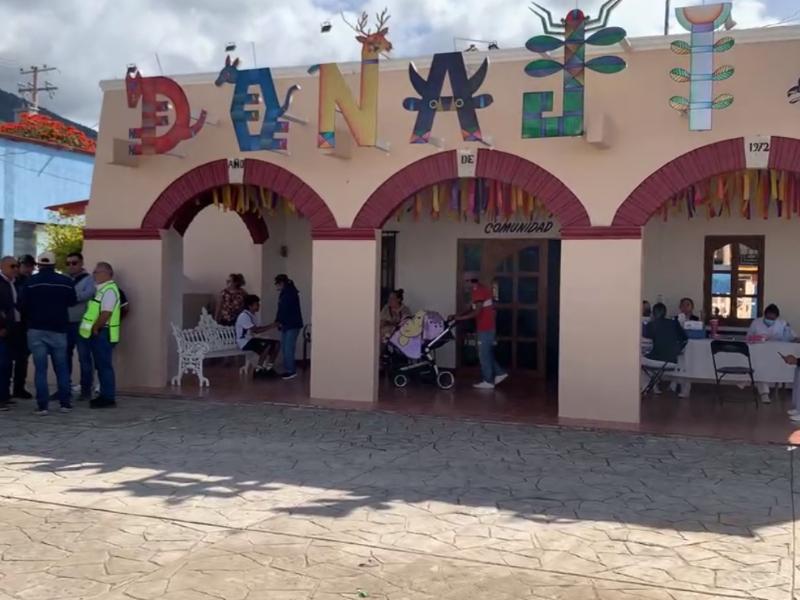 Vecinos retienen maquinaria por retrasos en obra vial de Donají