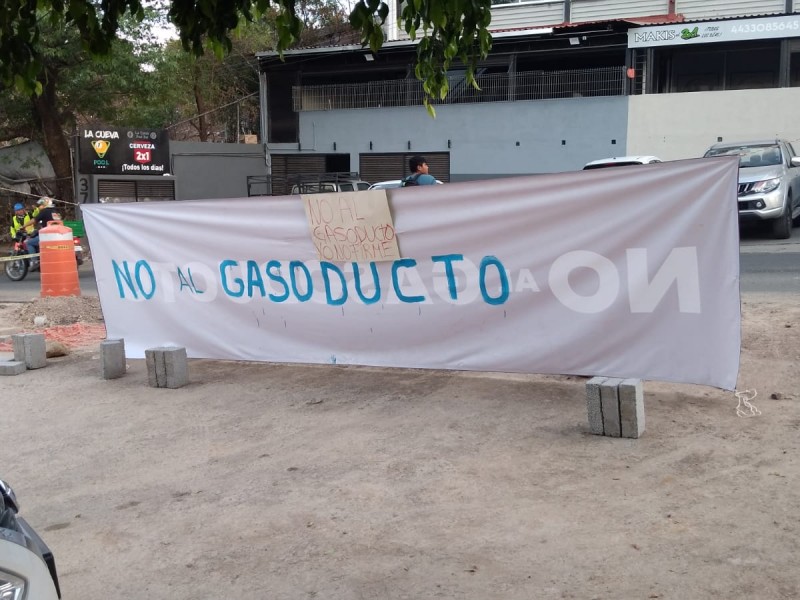 Vecinos se manifiestan en contra de instalación de gasoducto