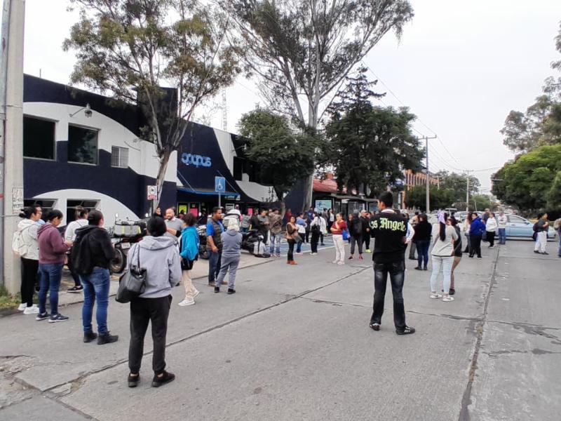 Vecinos se manifiestan por falta de agua y bloquean Acueducto