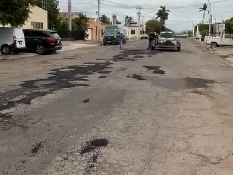 Vecinos se organizan y arreglan tramo olvidado por las autoridades...