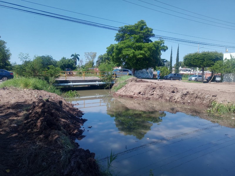 Vecinos temen afectaciones por obra en canal 12 de octubre