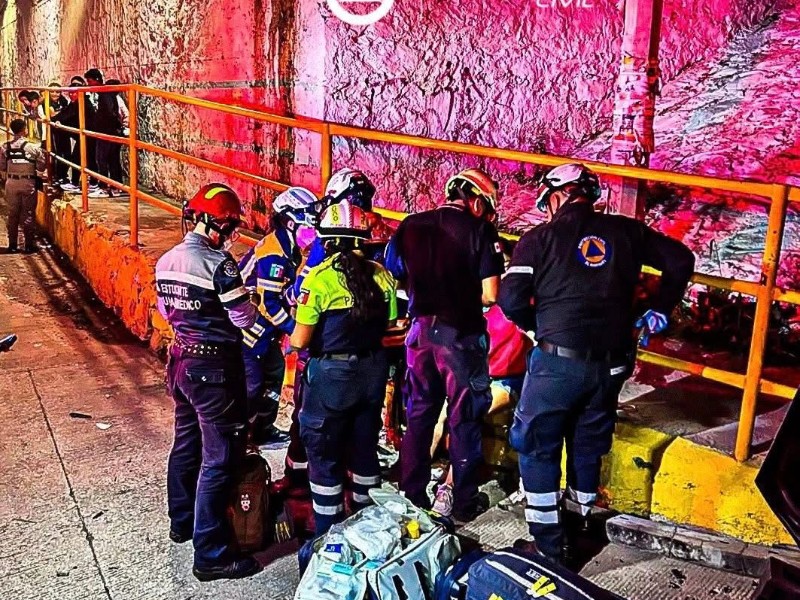 Vehículo cayó desde puente vehicular en El Marqués
