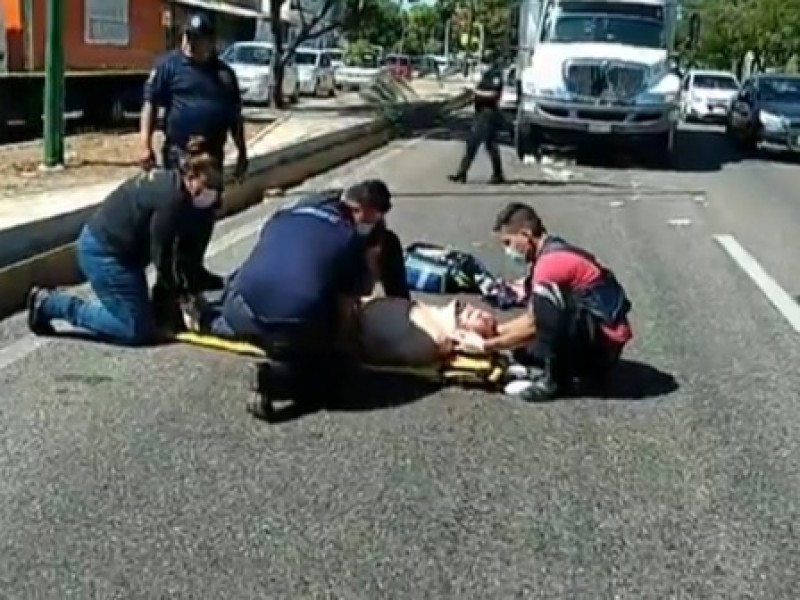 Vehículo pesado atropella a sujeto en Libramiento Norte