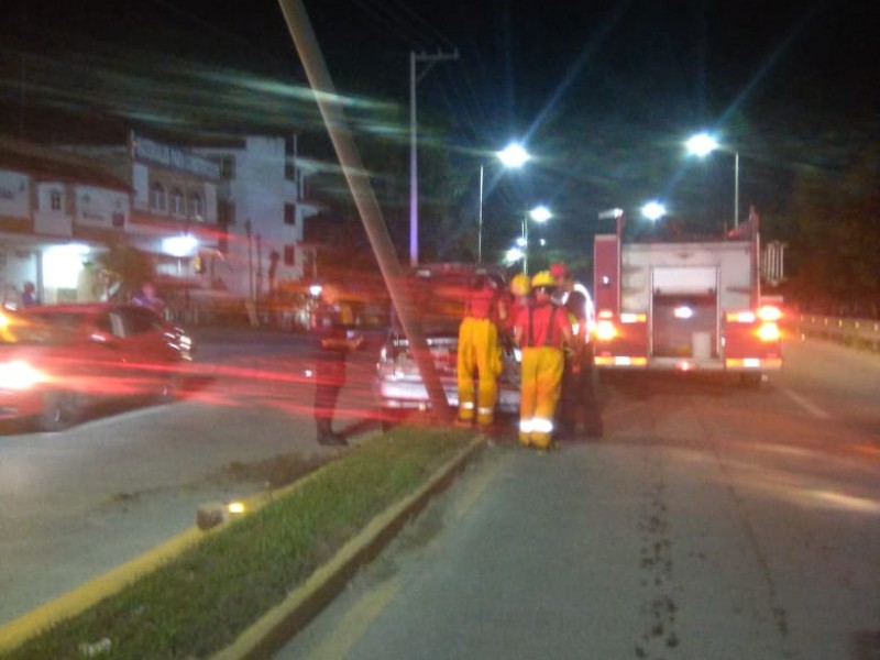 Vehículo se accidenta sobre avenida Las Américas