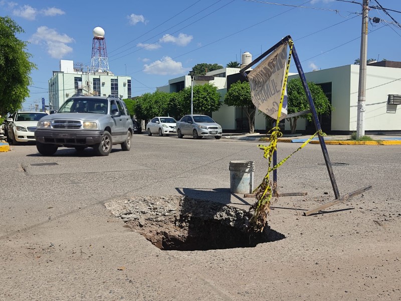 Vehículos de carga pensada, un riesgo ante socavones en Guasave