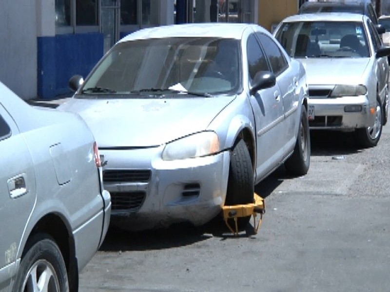 Vehiculos “pafas” acumulan 45 mil pesos en multas