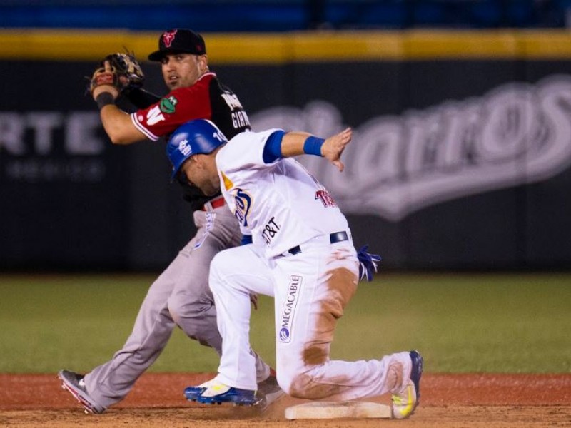 Venados vencen a Charros en juego inaugural