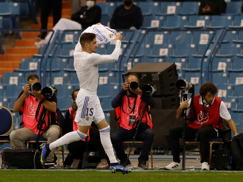 Vence Real Madrid al Barcelona en semifinal de Supercopa