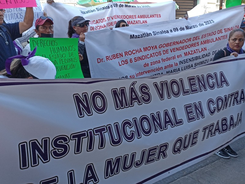 Vendedores ambulantes de Mazatlán marcharon contra SEMARNAT