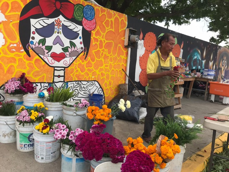 Vendedores de flores reportan pérdidas