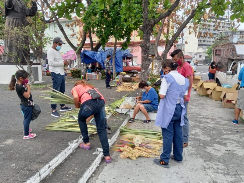 Vendedores de palmas llegan a Veracruz a ofrecer sus productos