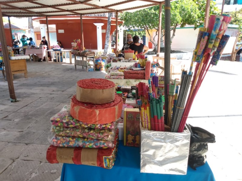 Vendedores de pirotecnia se instalan sin autorización en Juchitán
