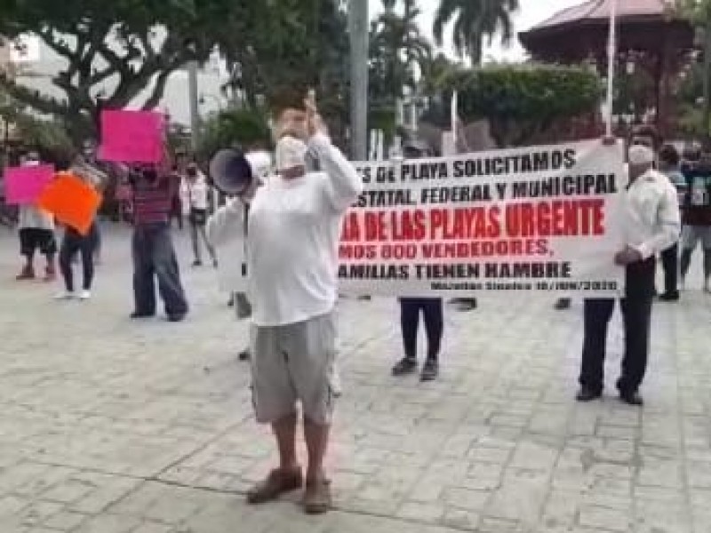 Vendedores de playa se manifiestan, quieren trabajar